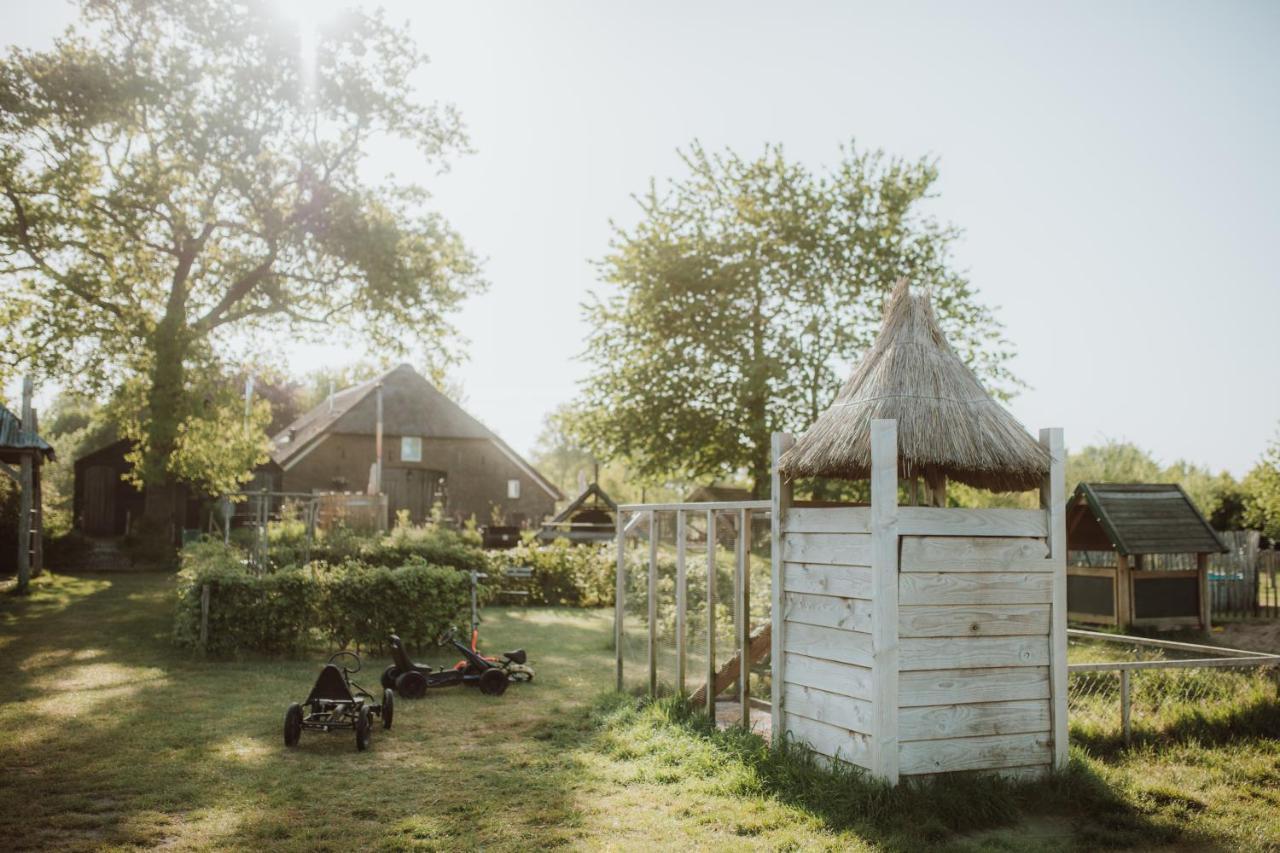 Отель Landhoeve Oosterwolde  Экстерьер фото